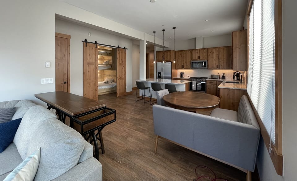 Spacious kitchen and dining area with room to mingle