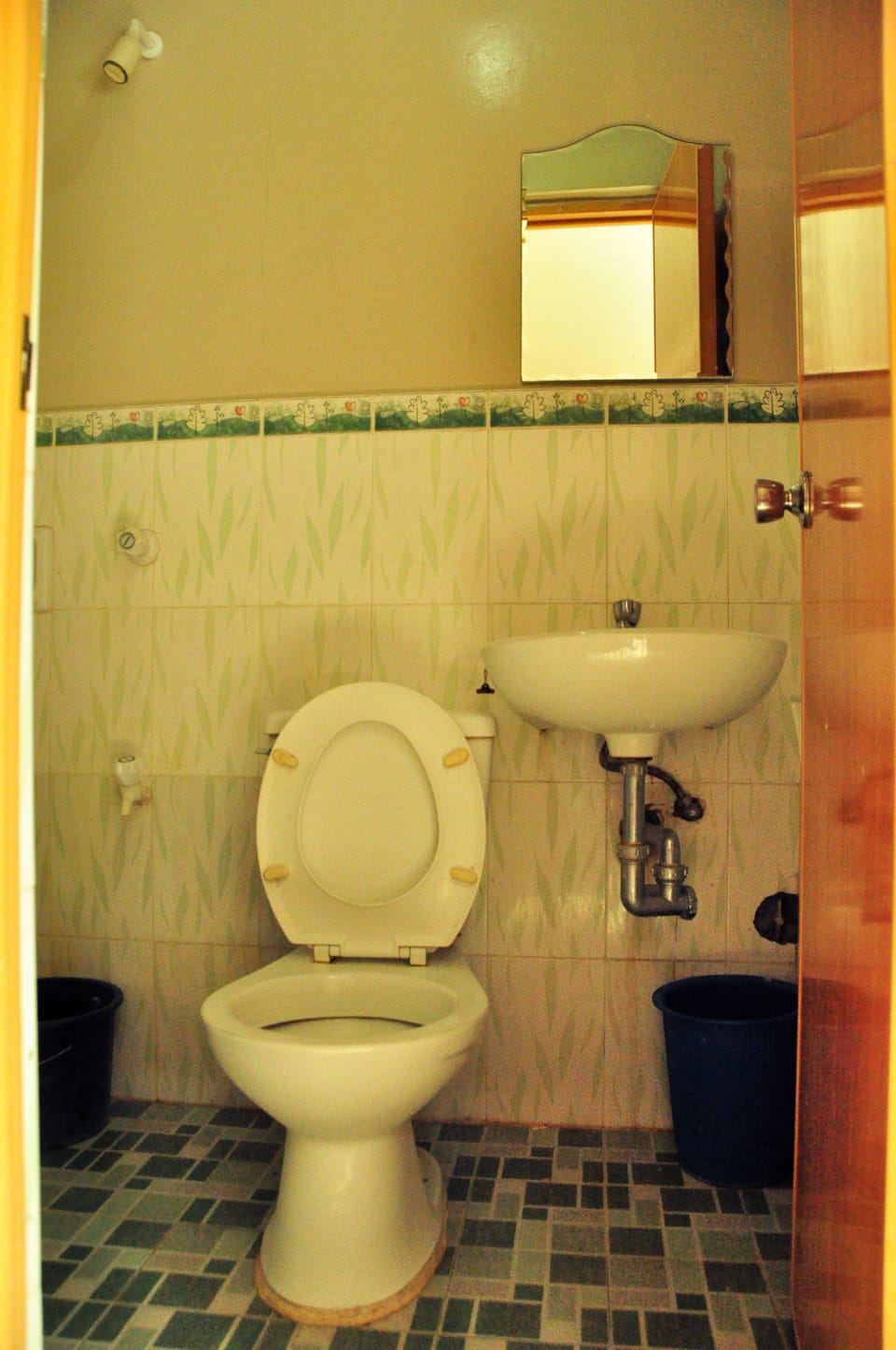 Shower, free toiletries, towels