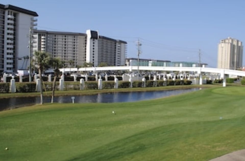 Edgewater's pedestrian bridge linking the beach and villas sides. 