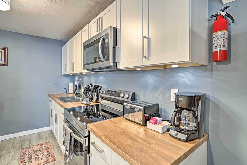 Well-Equipped Kitchen | Dishware & Flatware Provided