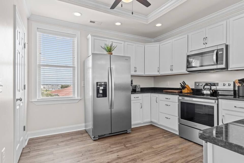 Fully equipped kitchen for all your vacation meals! 