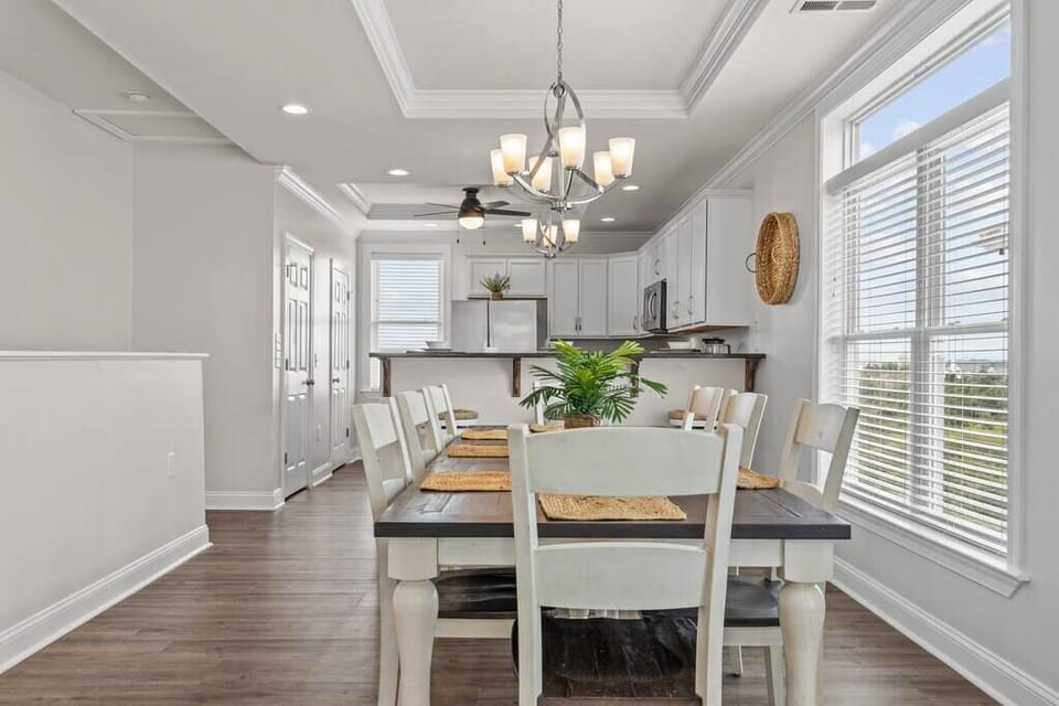 Table for 8 plus 3 barstools