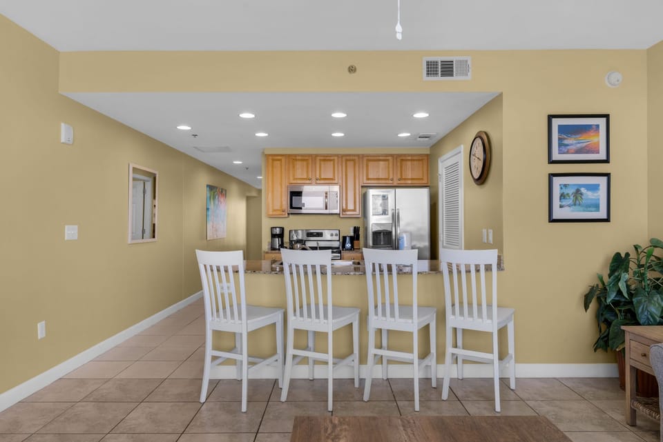 Eat-in bar seating