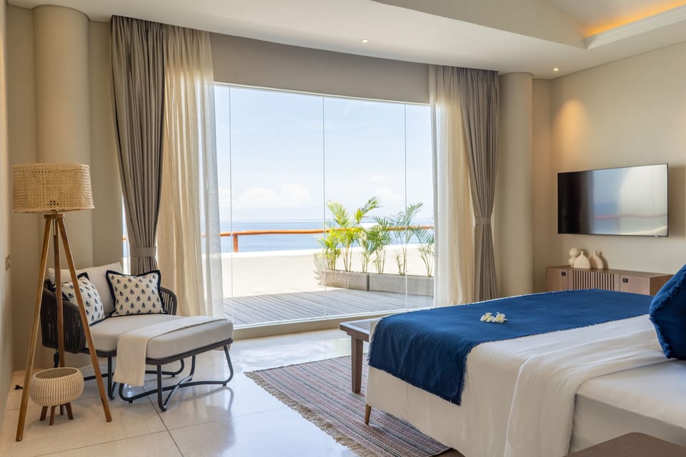 Penthouse, Ocean View | Egyptian cotton sheets, premium bedding, pillowtop beds, minibar