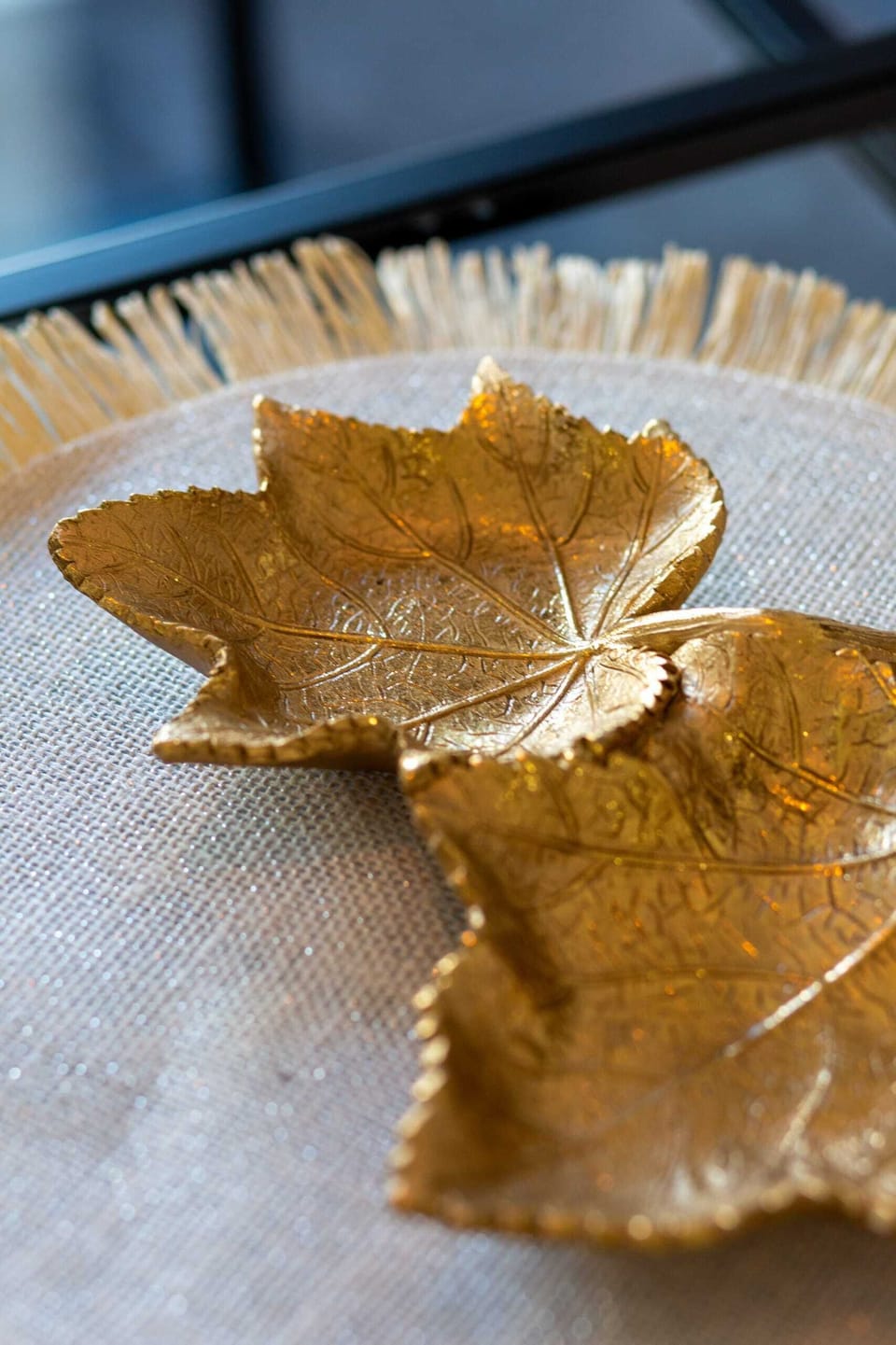 Close-up of a decorative golden accessory, bringing a touch of luxury to the decor.