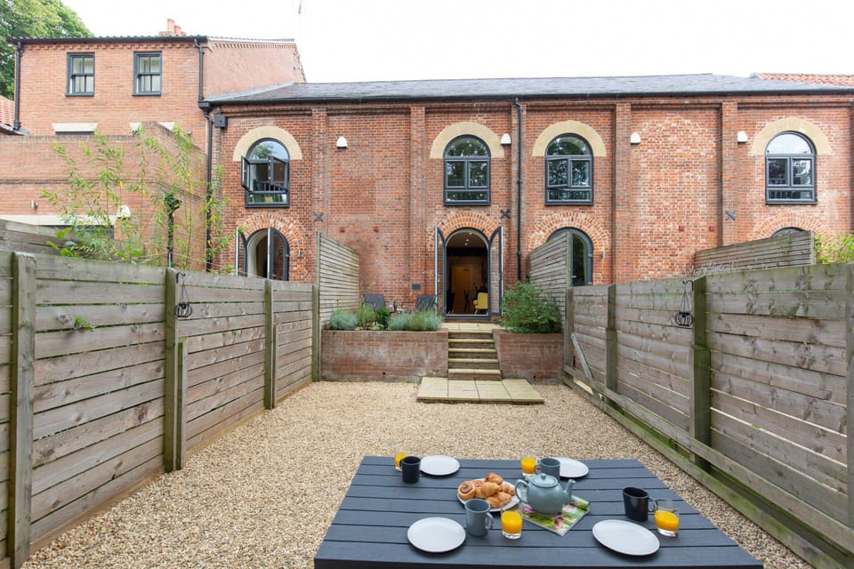 Secluded two tier courtyard