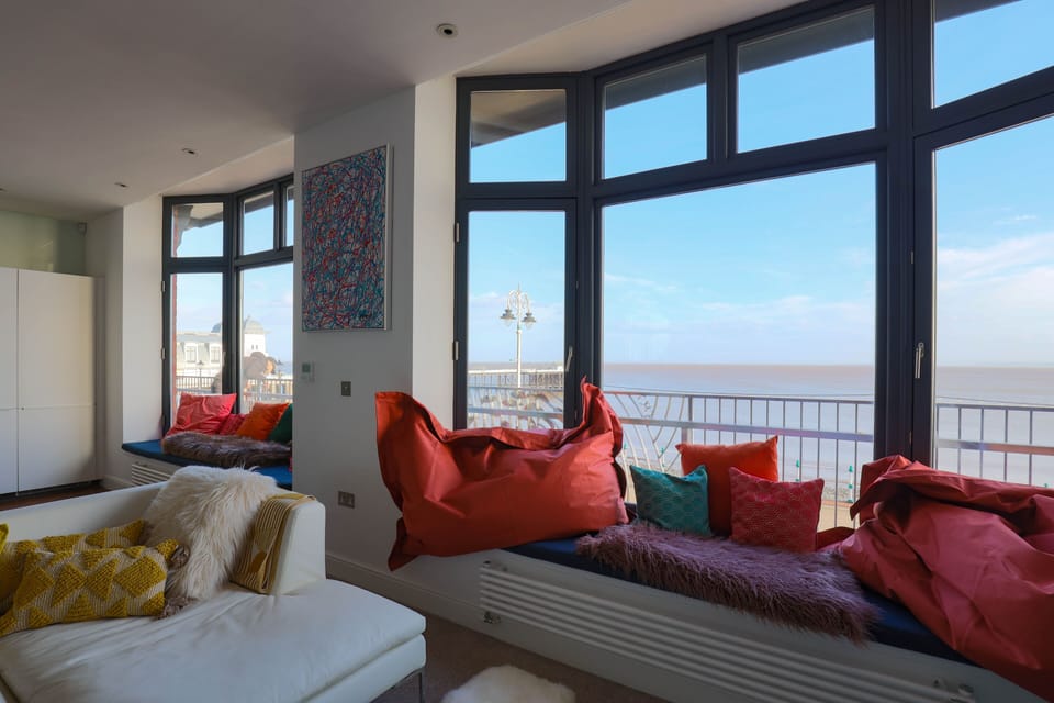 Luxury Apartment (The Hideaway) | Individually decorated, individually furnished, laptop workspace