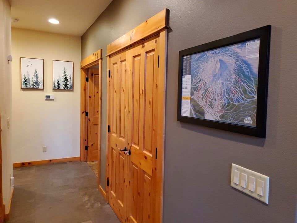 Hall w/Game Closet