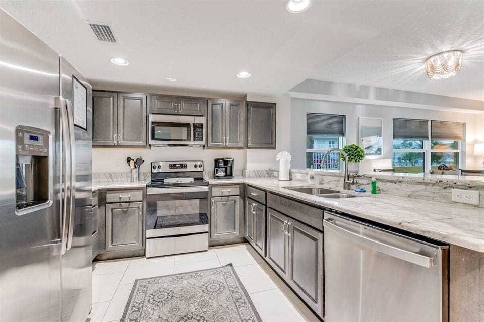 Gorgeous, fresh kitchen with granite counters and stainless steel appliances