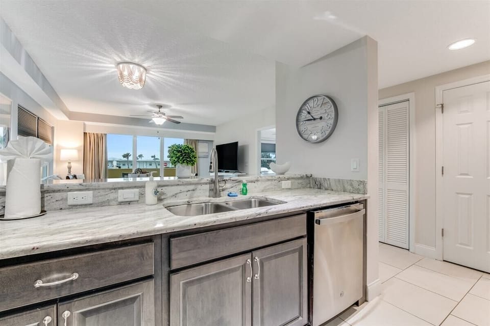 Beautiful granite countertop kitchen