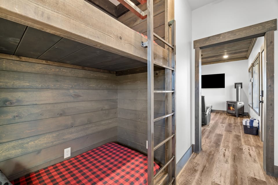 Bunk Room 