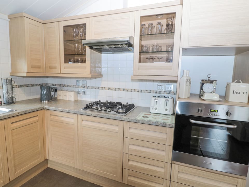 Cottage | Private kitchen | Fridge, microwave, dishwasher, electric kettle