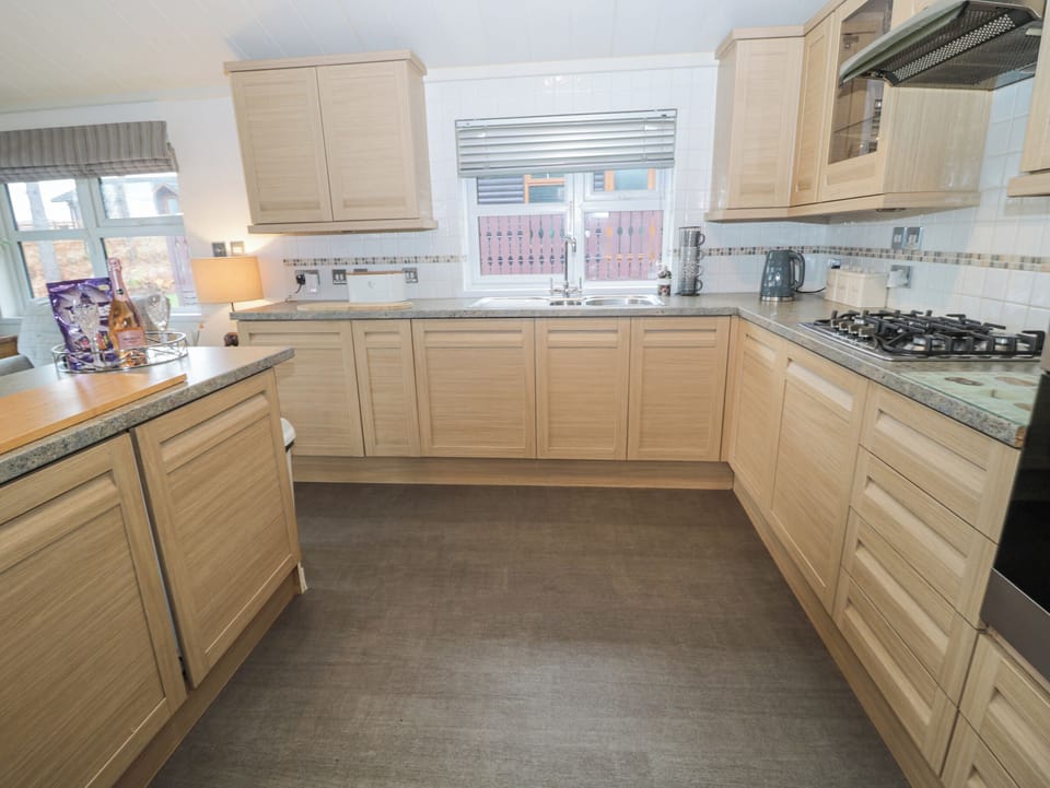 Cottage | Private kitchen | Fridge, microwave, dishwasher, electric kettle