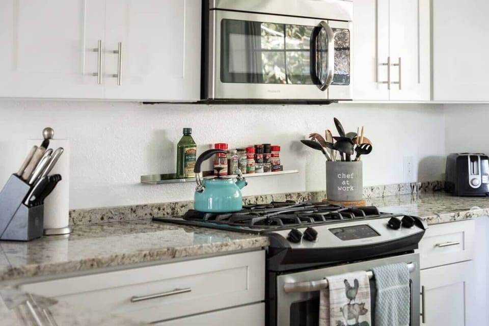 Full kitchen with all the things