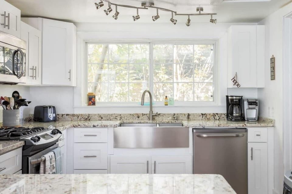 Light and bright kitchen