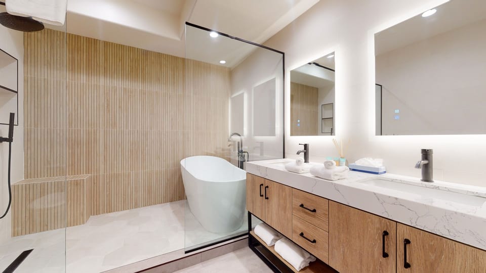 Woodwinds 1265 Luxury Townhouse, Private Hot Tub, 2 Car Garage by RedAwning House in Mammoth Lakes