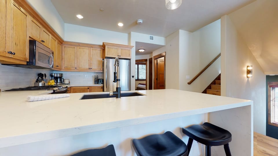 Townhome, 4 Bedrooms | Private kitchen | Fridge, oven, coffee/tea maker, toaster
