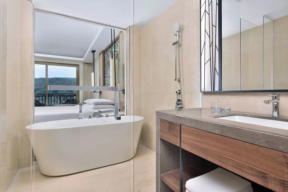 Deluxe Room, 1 King Bed, Non Smoking, Bathtub | Bathroom | Free toiletries, hair dryer, bathrobes, slippers