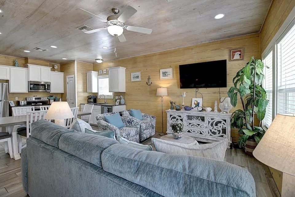 Living room that leads into the dining room