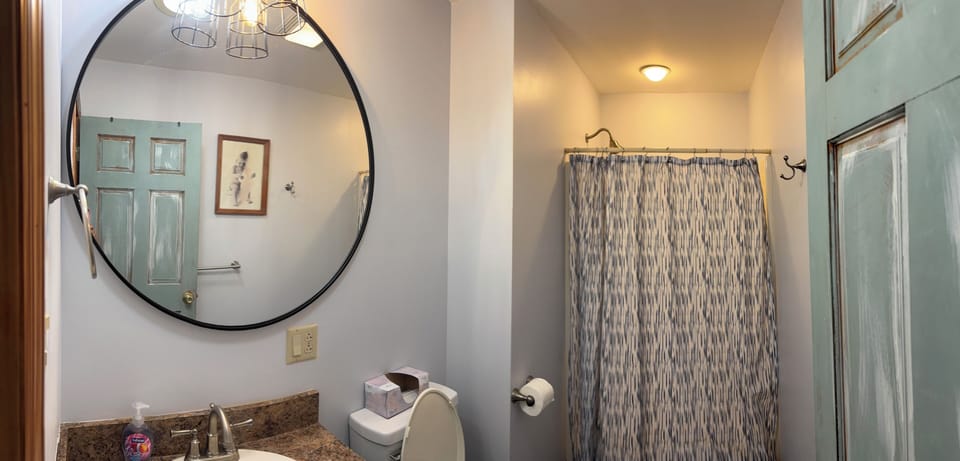 Full hall bathroom 3rd floor 