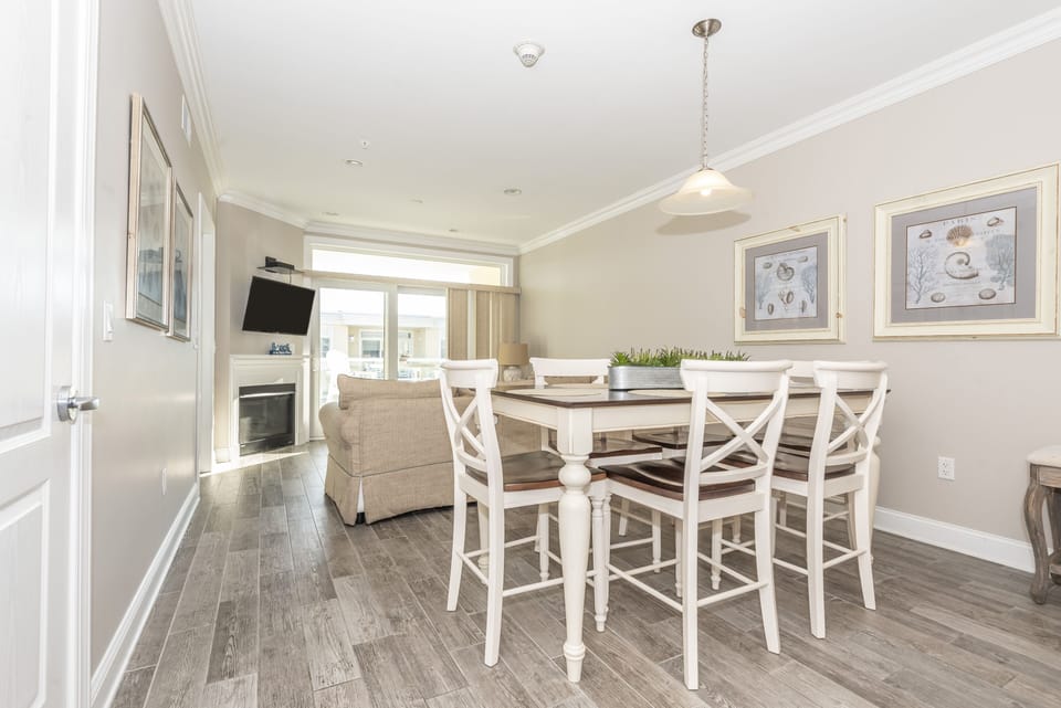 Dining area.   Seating for 6