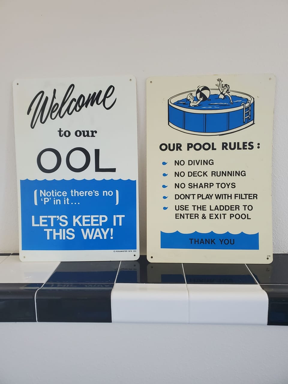 Please follow the swimming pool rules. 