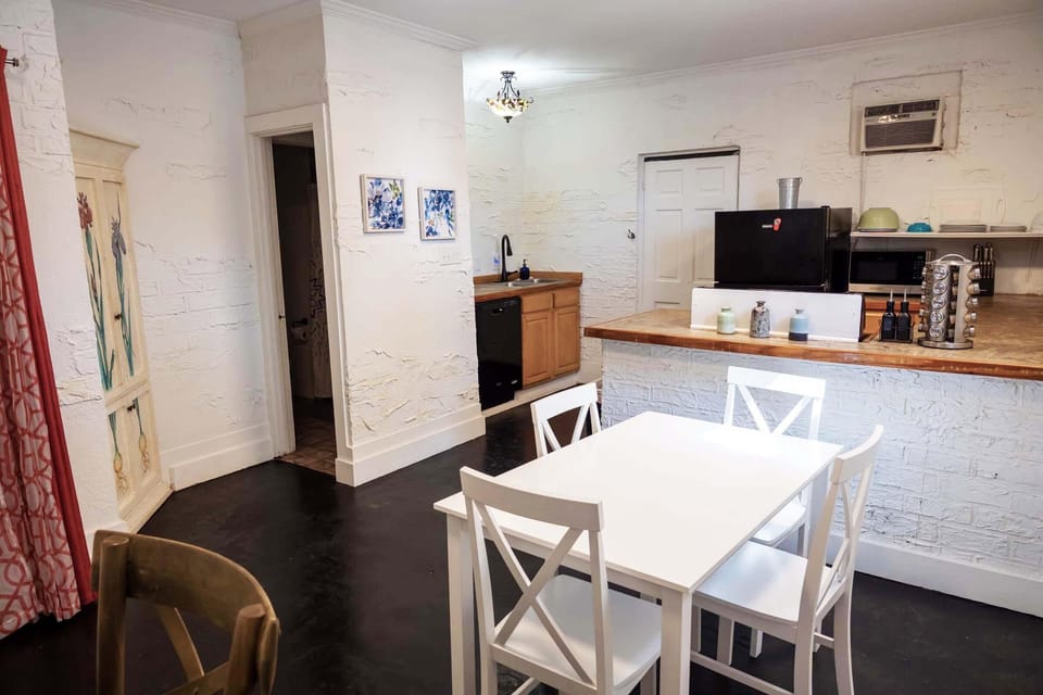 Full kitchen.