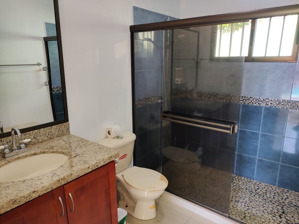 Twin Bed bathroom