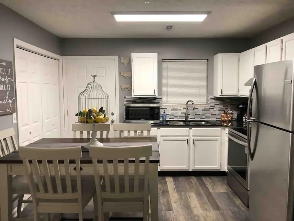 Beautifully and newly renovated kitchen.