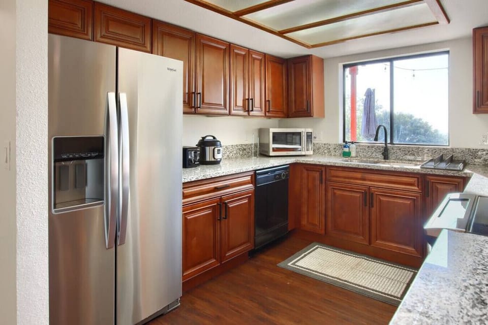 Brand new kitchen with everything you need!