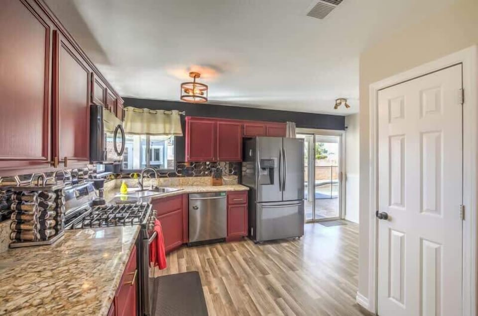 For someone who loves to cook, our fully stocked kitchen is a haven. You better get ready with your ingredients before coming over so that your group can have a taste of the best meals you can offer.