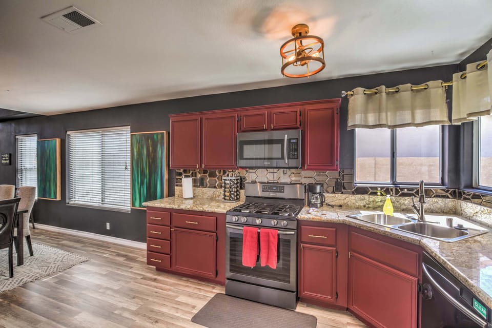 Our kitchen features new stainless steel appliances, fully stocked for the chefs of your group :)
