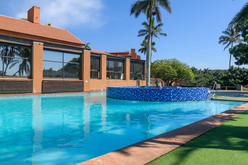 2 outdoor pools, sun loungers
