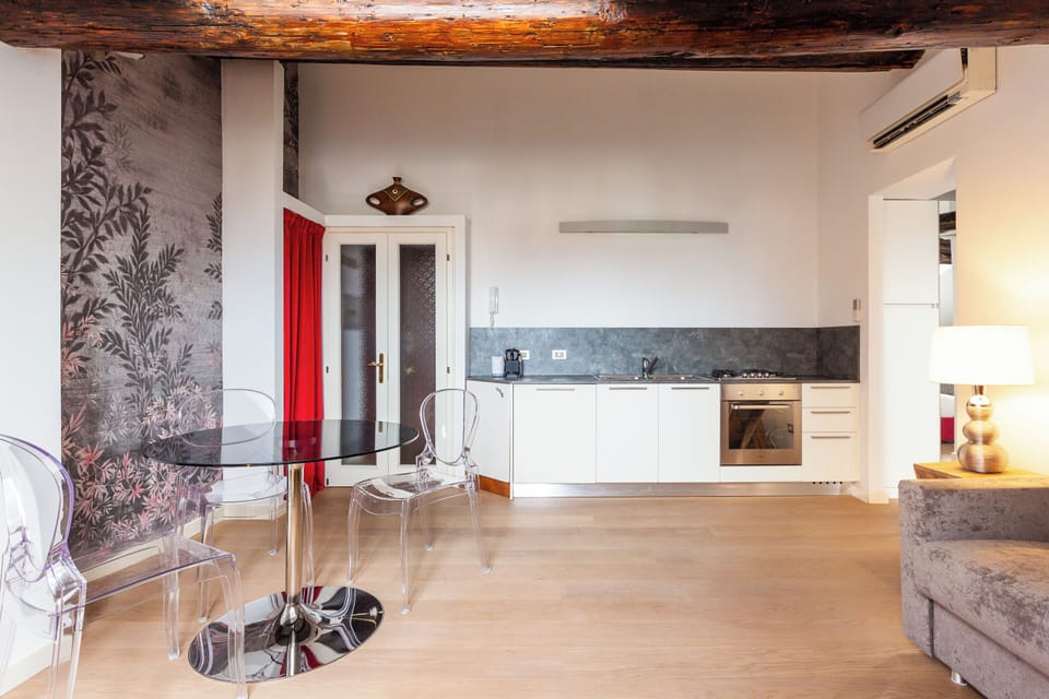 Apartment, 1 Bedroom | Private kitchen | Electric kettle, cookware/dishes/utensils