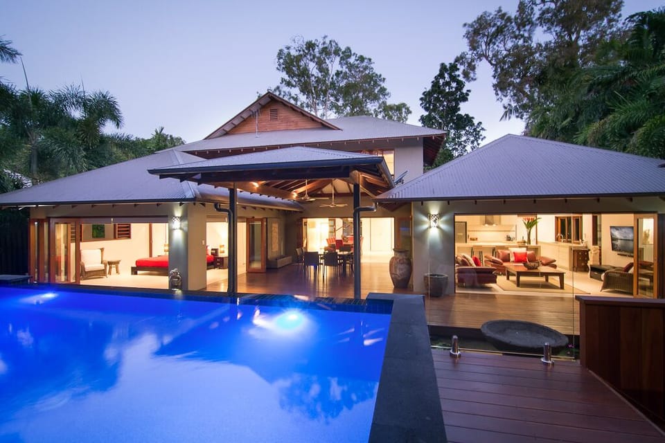 Sisanya - Luxury Holiday House in Port Douglas