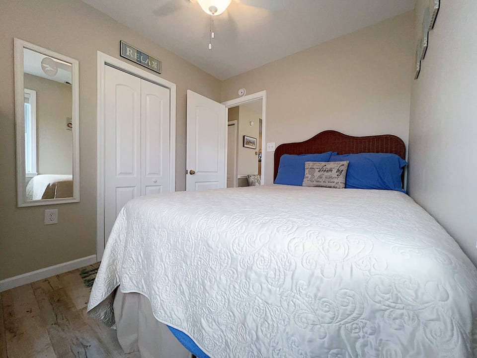 Queen Bedroom