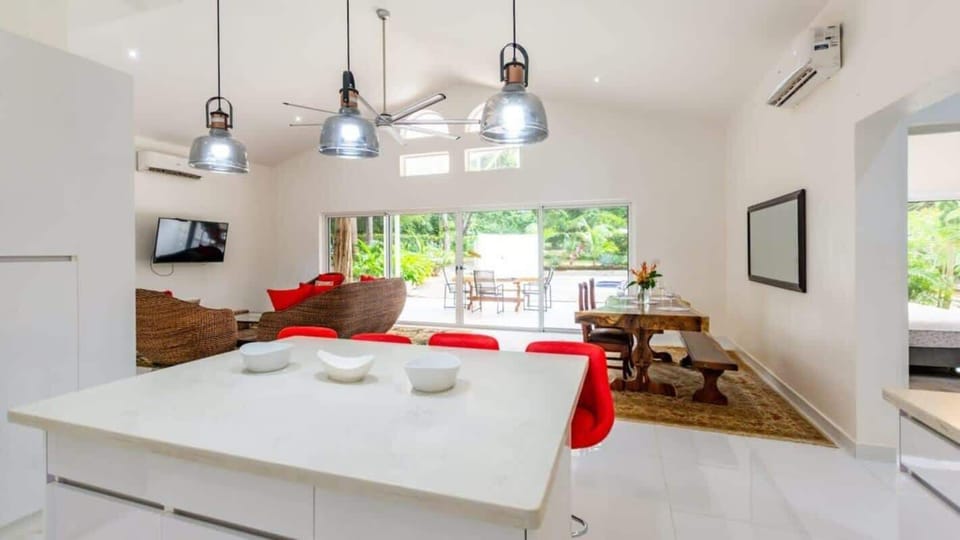 Breakfast Bar and living room