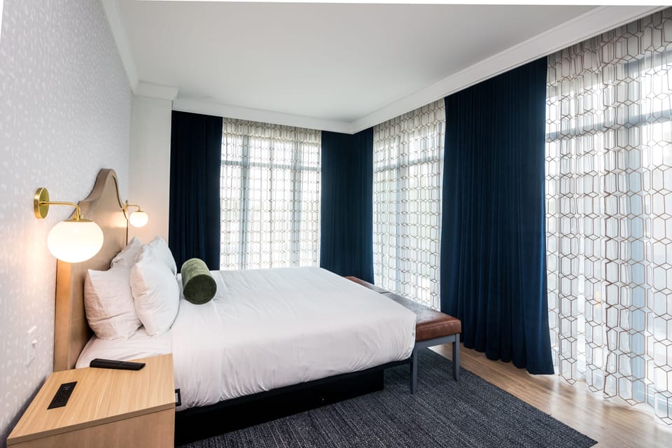 Deluxe Suite, 1 Bedroom | Egyptian cotton sheets, premium bedding, pillowtop beds, minibar
