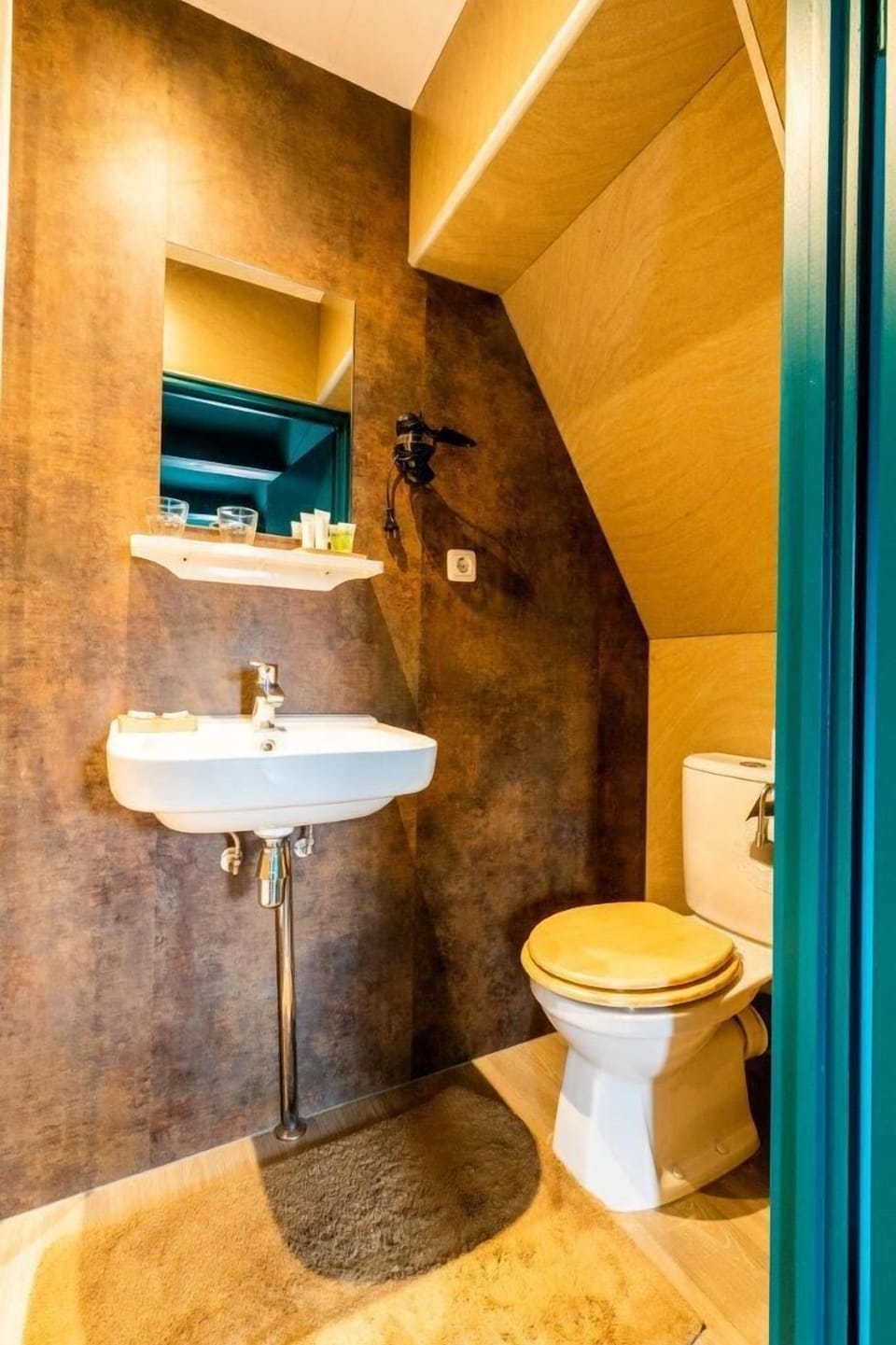 Stylish toilet with warm details

