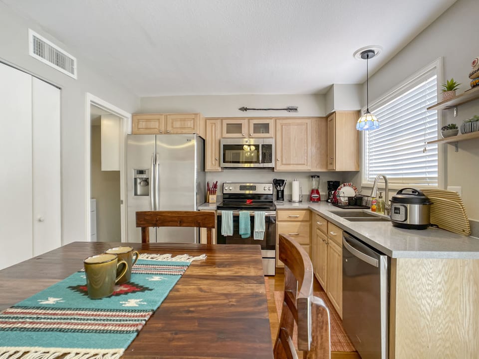 Comfort Townhome | Private kitchen | Coffee/tea maker, dining tables