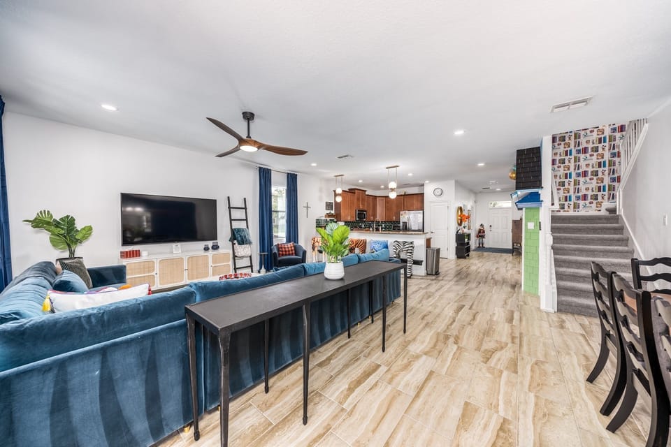 Large walkways with an open concept. Rooms flow nicely together. 