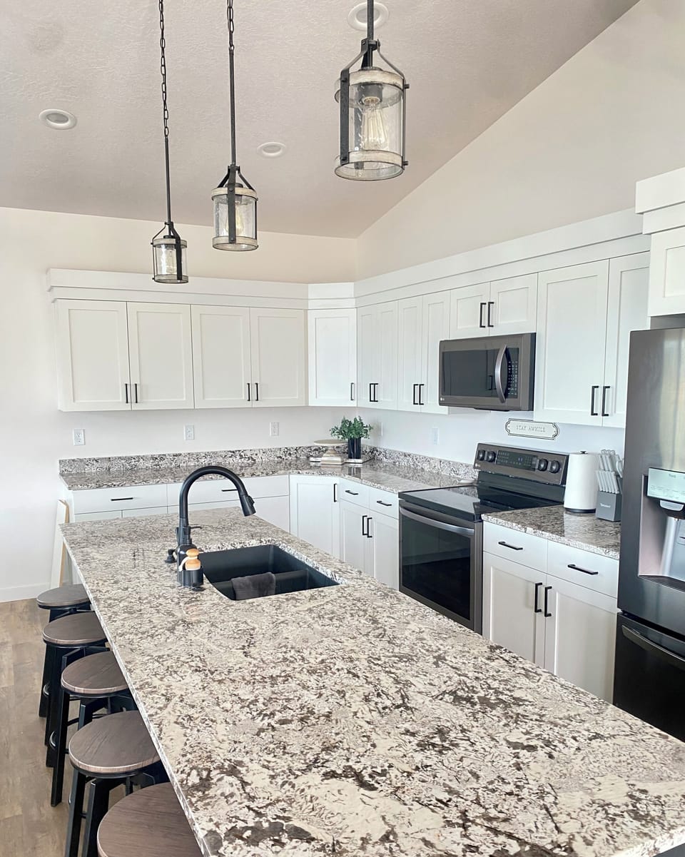 Fully stocked, open plan kitchen!