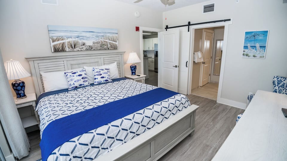 MASTER SUITE BATH,POTTY & WALK- IN CLOSET