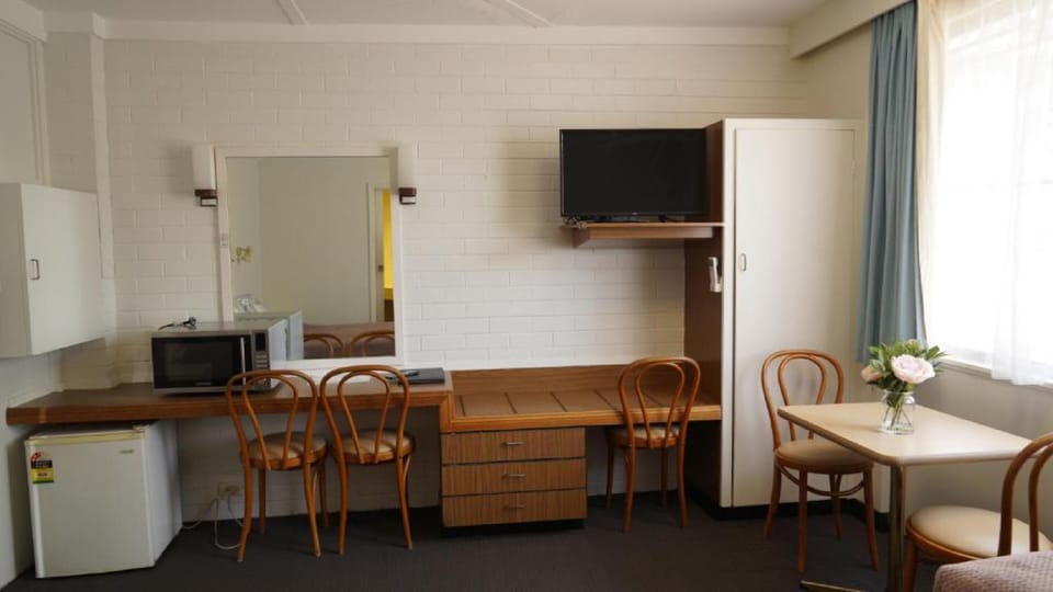Standard Room (Standard Twin) | In-room dining