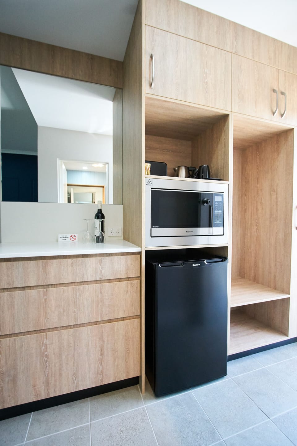 Executive Queen Room | Private kitchenette | Coffee/tea maker, fridge, microwave, electric kettle