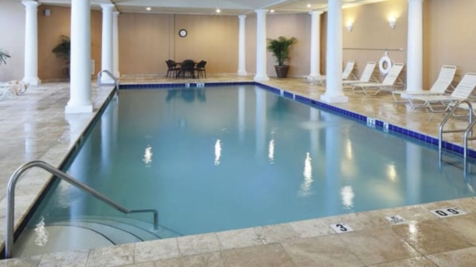 If you stay at Mighty Big Wheel, you can have access to the exclusive Spectrum Beach Club, with a heated indoor swimming pool, which is perfect for colder days and nights.