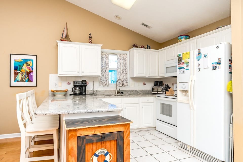 Kitchen with Eat-In Seating