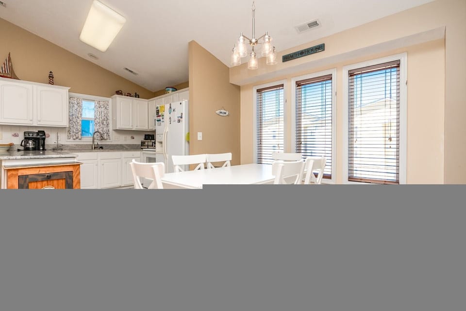 Dining Area Off Kitchen