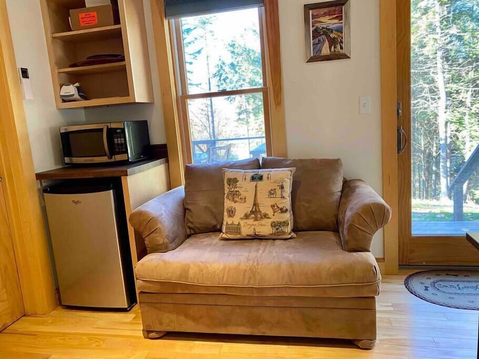 Sofa/Pull Out Single Bed