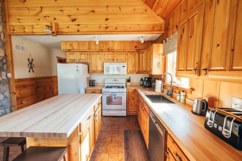 Fully stocked kitchen with newly renovated countertops. 23000